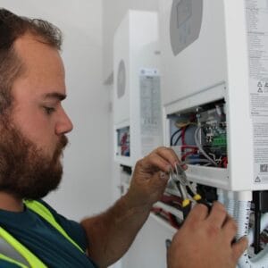 niel installing inverter